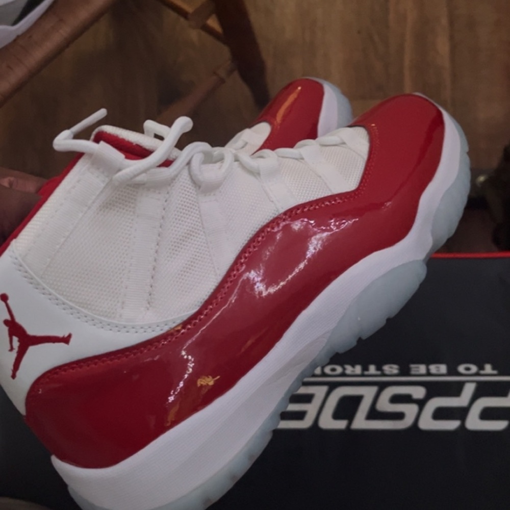 Jordan 11 Cherry Res